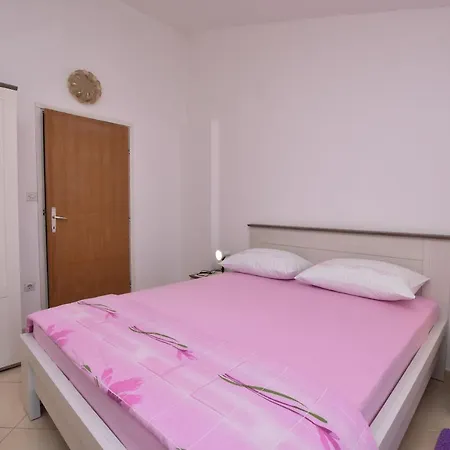 Apartments Vinko Primosten