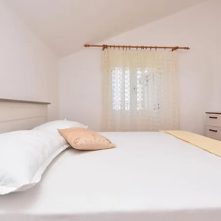 Apartments Vinko Apartment Primosten