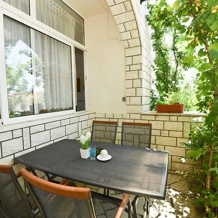Apartments Vinko Primosten