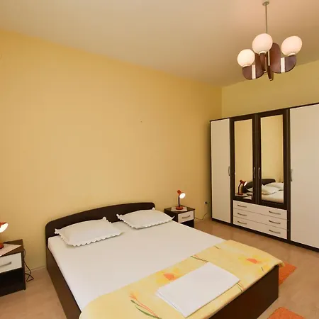 Apartments Vinko Primosten