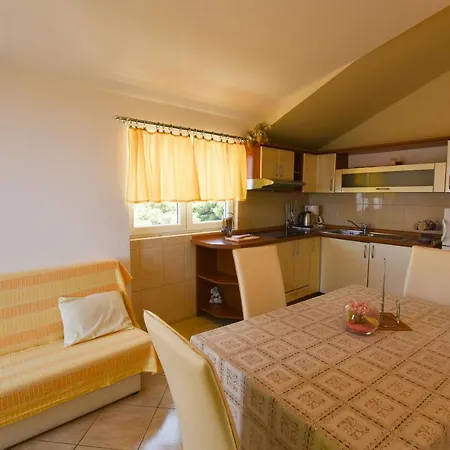 Apartments Vinko Primosten